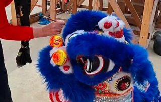 智樂兒童遊樂協會執行委員會聯席副主席 Dr Yvonne Becher 為醒獅點睛。